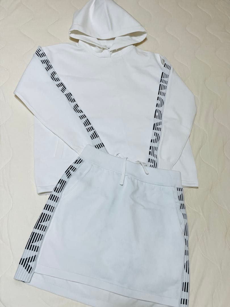 年末大セール‼️JACKBUNNYゴルフウェアスカート&パーカーセットアップ