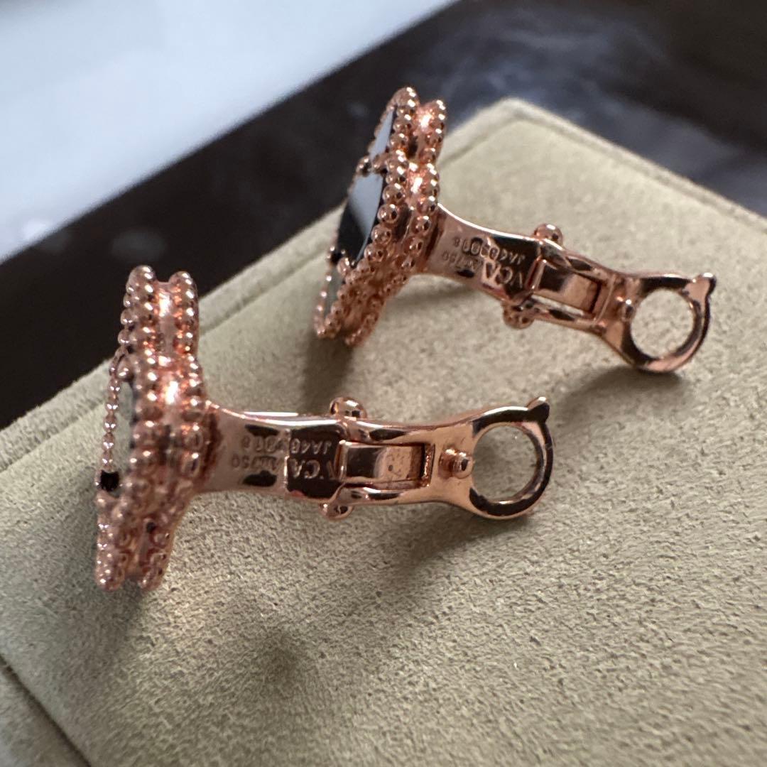 クローバーピアス