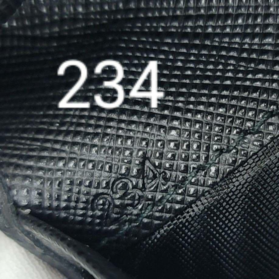 ほぼ未使用PRADA☆鑑定済☆サフィアーノ 1MV204 ブラック プラダ財布