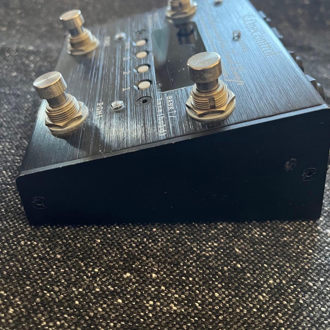 Salamandra Tail Loop プログラマブルスイッチャー