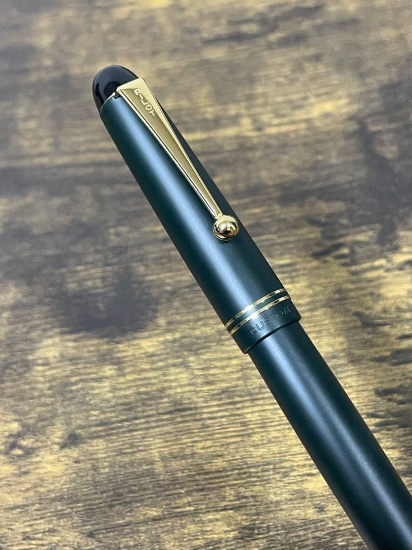 新品未使用　マットグリーン　カスタム　67 字幅F 万年筆　パイロット　ケース付