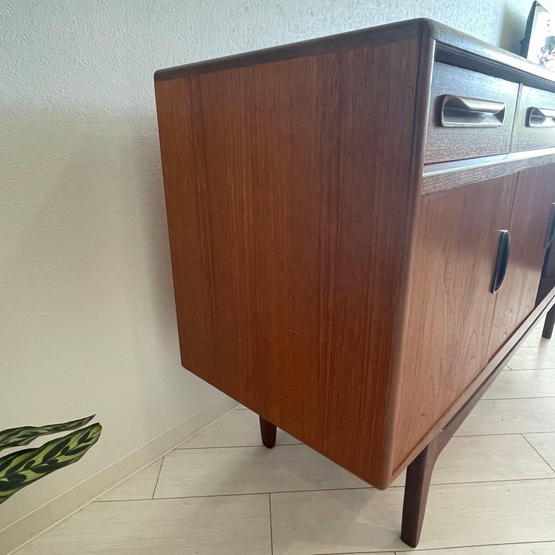 ● ピッツァ　G-PLAN Fresco脚付きサイドボード