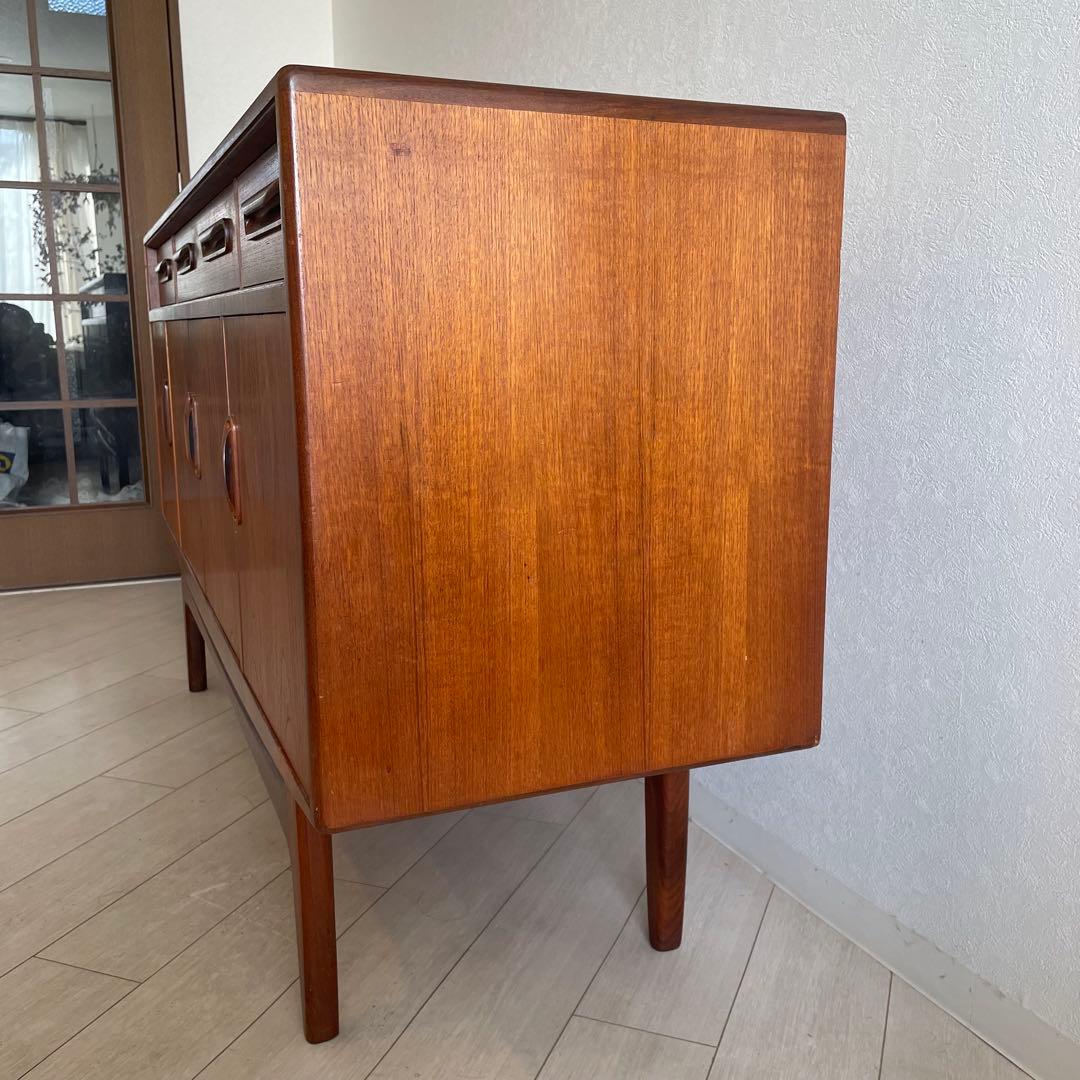 ● ピッツァ　G-PLAN Fresco脚付きサイドボード