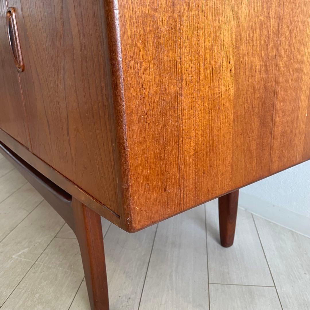 ● ピッツァ　G-PLAN Fresco脚付きサイドボード