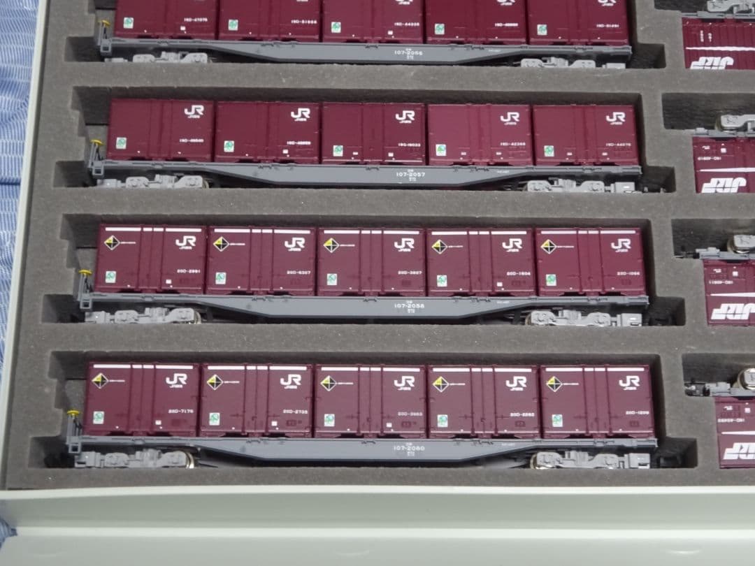 トミックス製コキ107と紫色コンテナセット