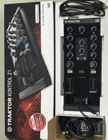 TRAKTOR KONTROL Z1 コントローラー