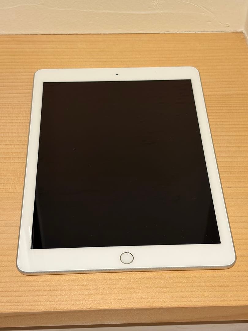【美品】Apple iPad (第6世代) バッテリー100%シルバー本体箱付き