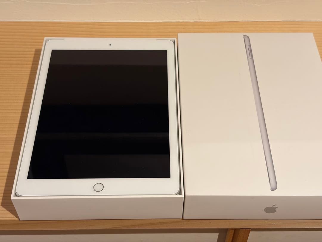 【美品】Apple iPad (第6世代) バッテリー100%シルバー本体箱付き