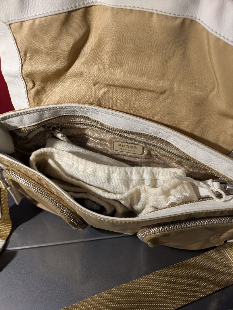 【美品】PRADA 　プラダ　三角プレート　ショルダー　レザー　金具　ナイロン