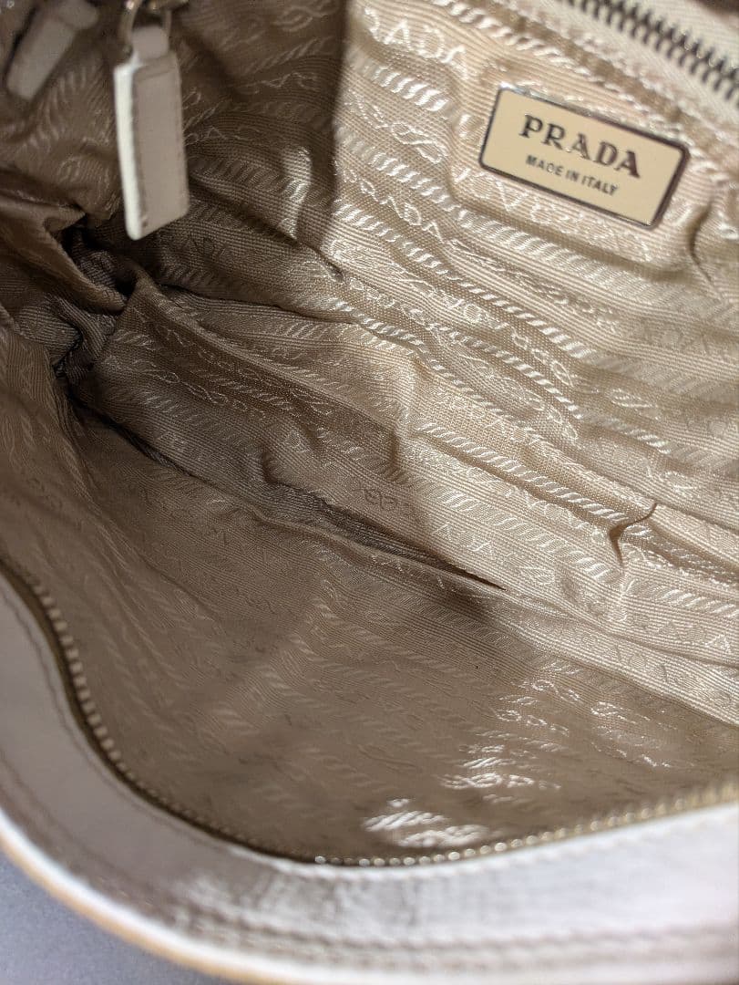 【美品】PRADA 　プラダ　三角プレート　ショルダー　レザー　金具　ナイロン
