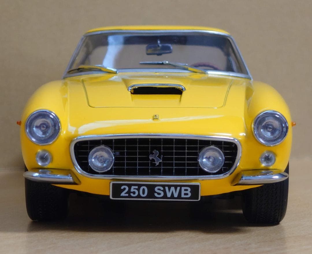 1/18 フェラーリ 250GT 1961 イエロー Ferrari 250GT