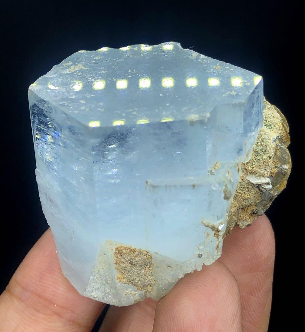 天然のブルーアクアマリンと雲母Blue Aquamarine With Mica