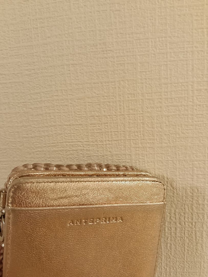 美品　アンテプリマ　二つ折り財布　コンパクト　パール　ピンク