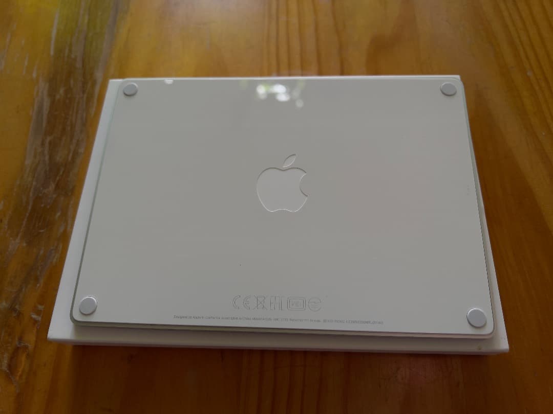 apple Magic track pad 2　ホワイト