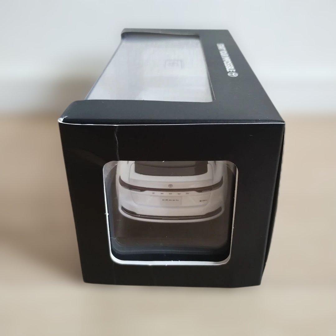 トヨタ CROWN ホワイト ミニカー 1/30