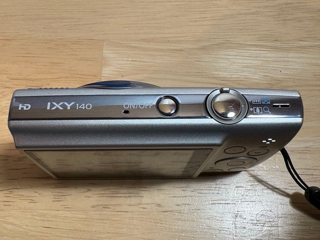 Canon IXY140シルバー コンパクトデジタルカメラ 美品
