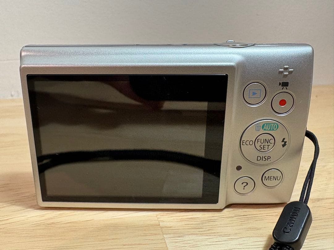 Canon IXY140シルバー コンパクトデジタルカメラ 美品