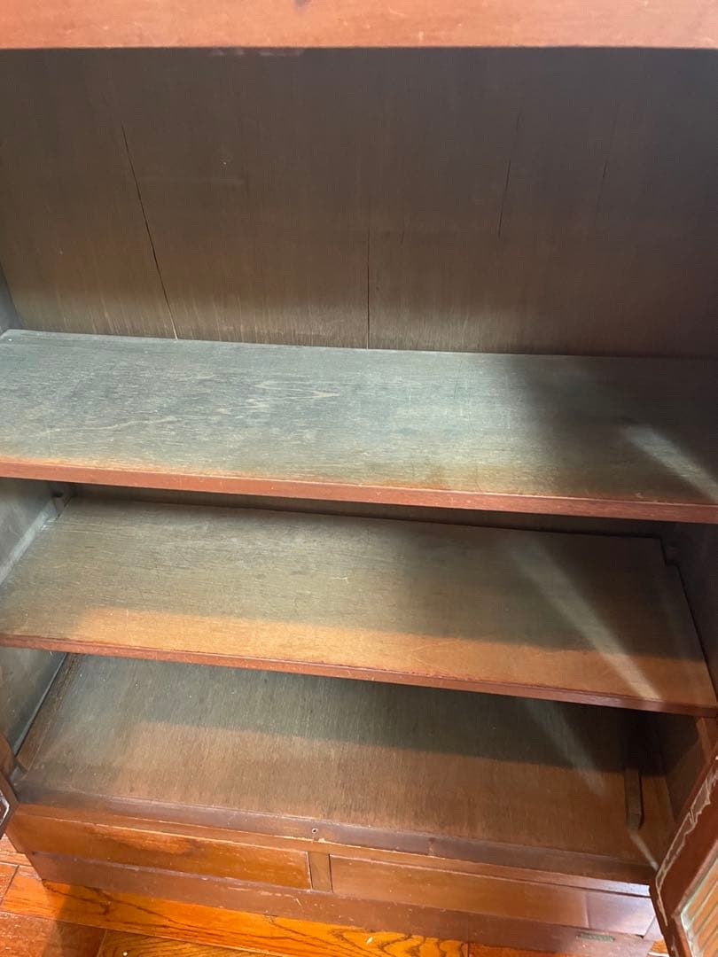 木製キャビネット 波型ガラス扉付き　古道具