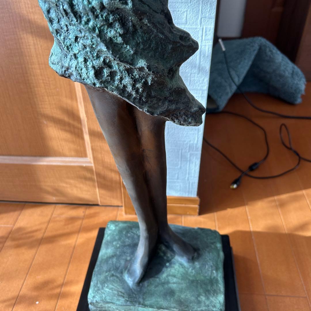 ブロンズ製女性像 バイオリンを持つ女　銅像　 彫刻　高さ1.17m