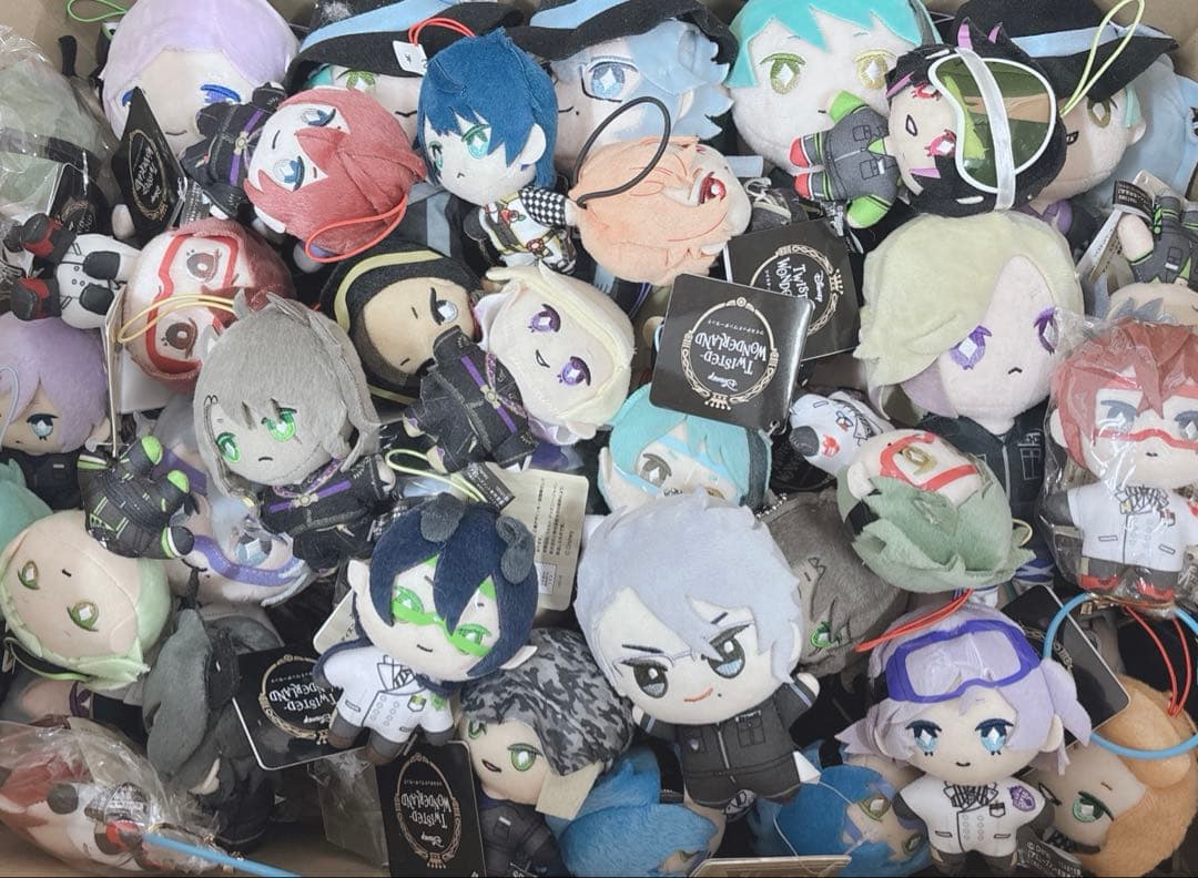 ツイステッドワンダーランド ツイステ ぬいぐるみ アクスタ 缶バッジ まとめ売り