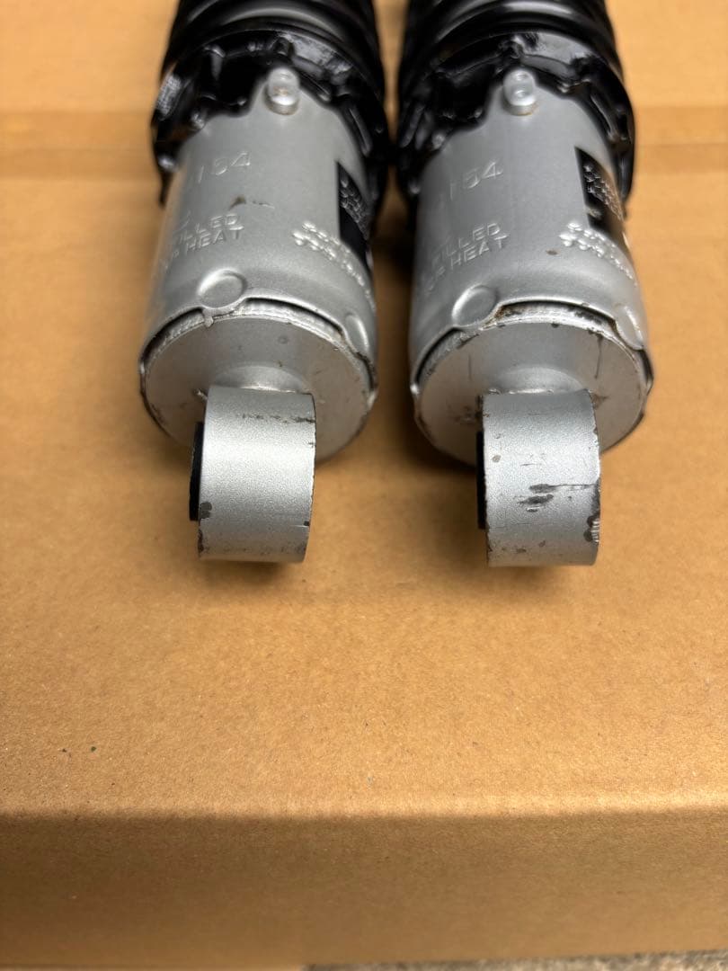 KYB TGS325 リアショック　リアサス