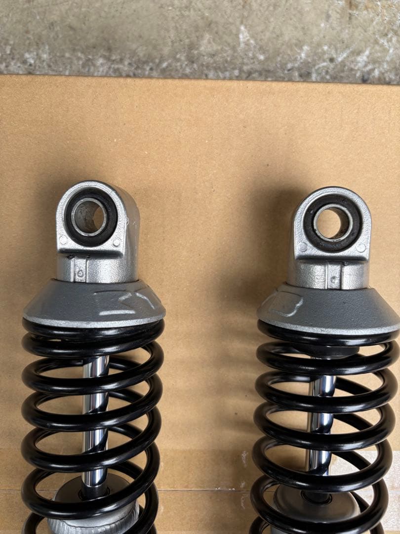 KYB TGS325 リアショック　リアサス