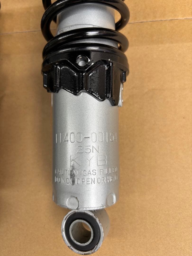 KYB TGS325 リアショック　リアサス