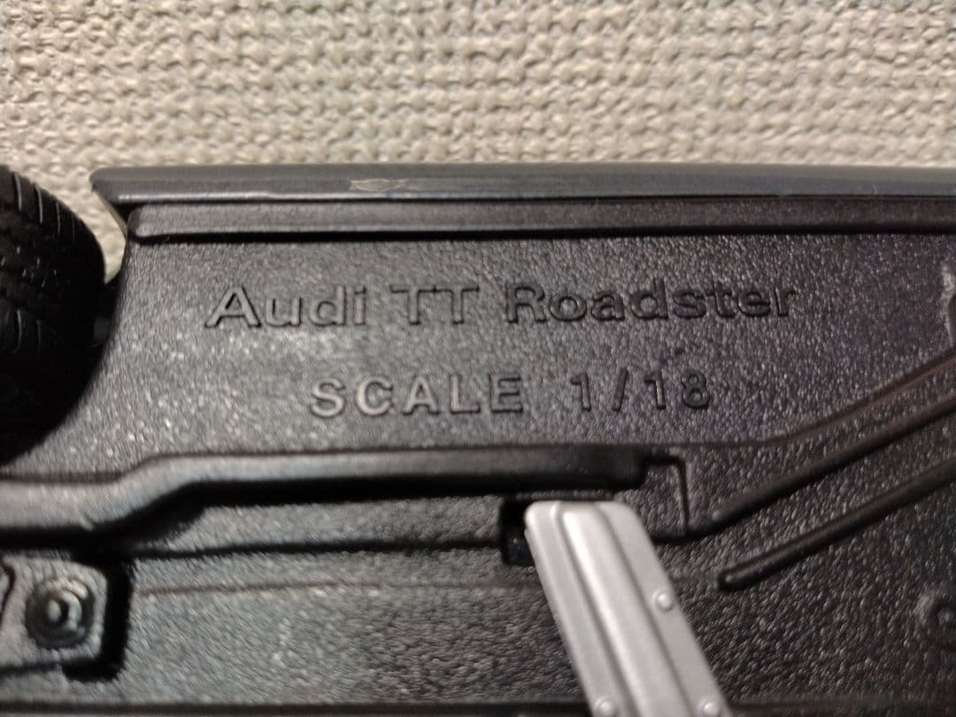 Audi TT ロードスター　1/18