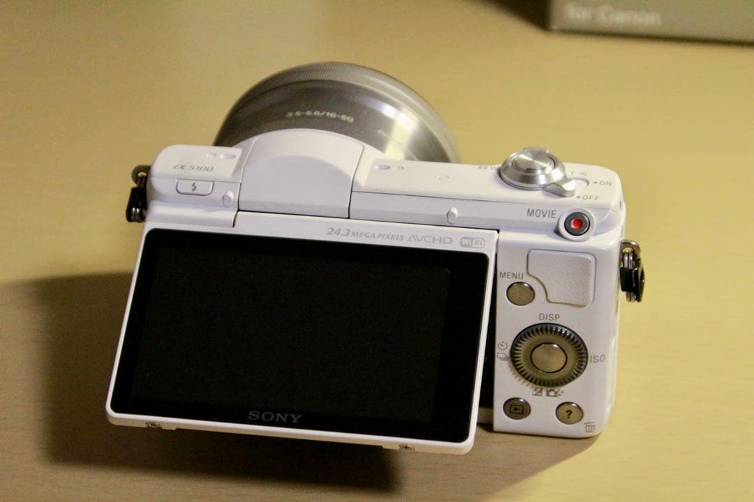 【美品】Sony α5100 ホワイト パワーズームレンズキット SDカード付き