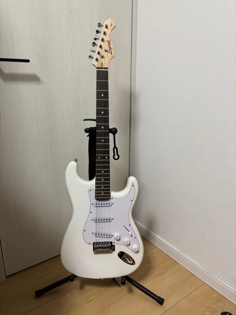 美品　LEGEND by Aria ProII　ストラトキャスタータイプ　エレキ