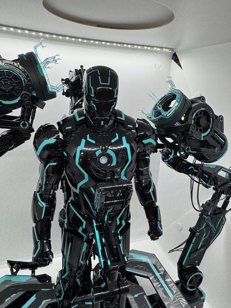 ネオンテック アイアンマン スーツアップガントリー