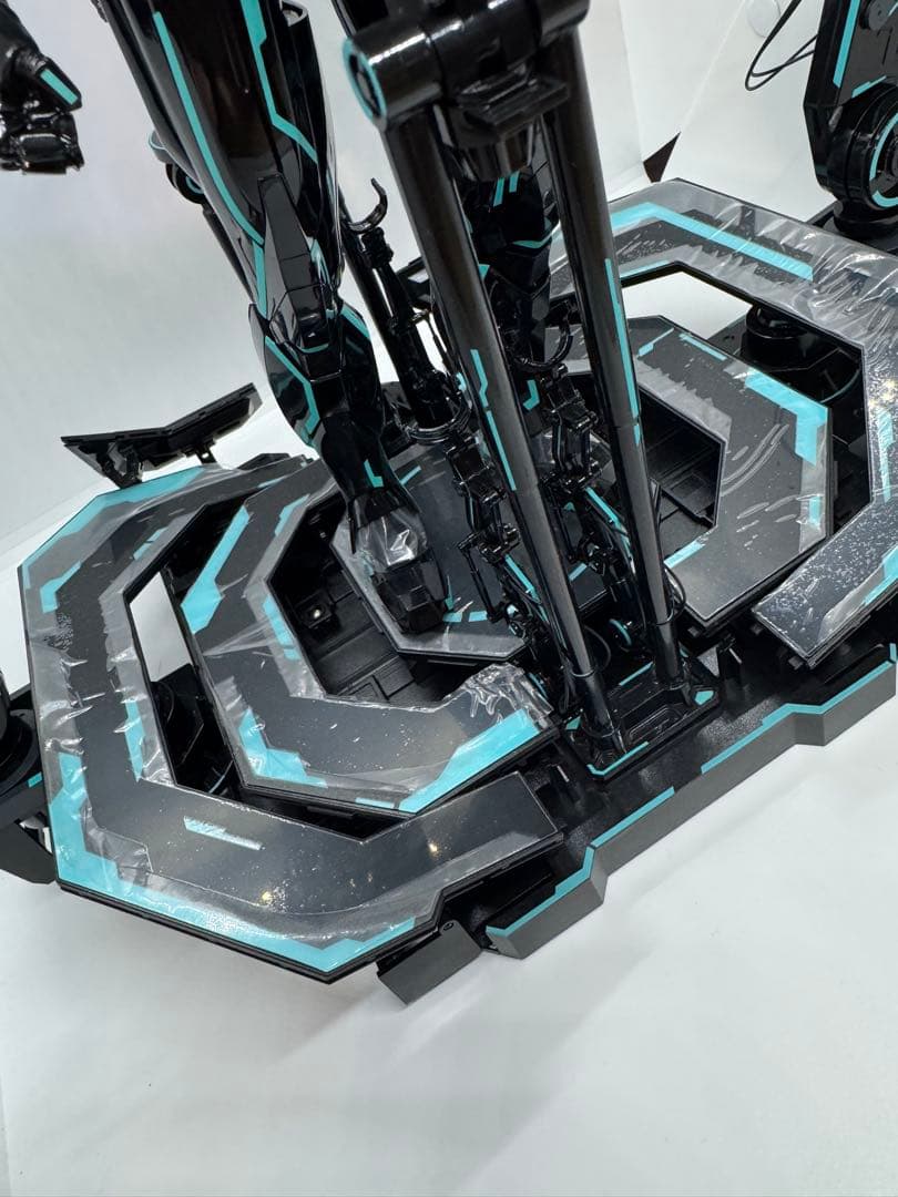 ネオンテック アイアンマン スーツアップガントリー