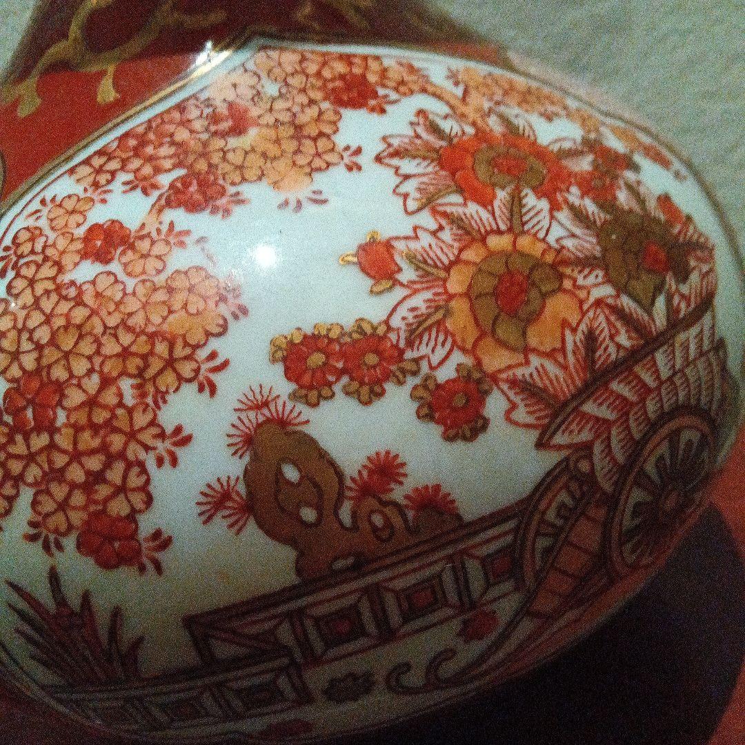 赤と白の花柄陶器花瓶