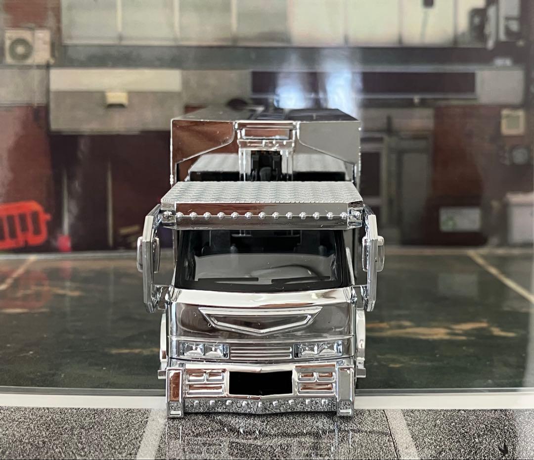 シルバー トラック型ミニカー 1/64