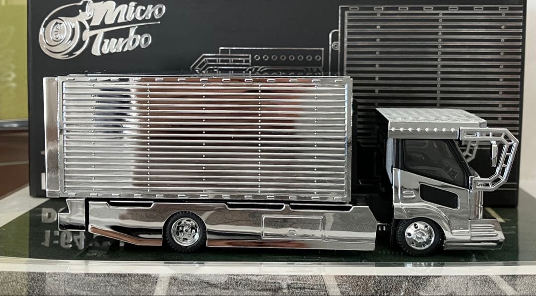 シルバー トラック型ミニカー 1/64