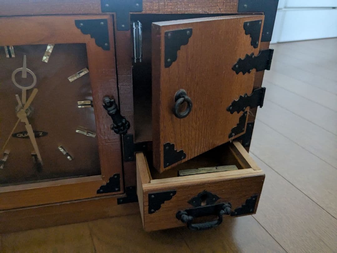 レトロ　天然木製置き物　時計.小引き出し付き