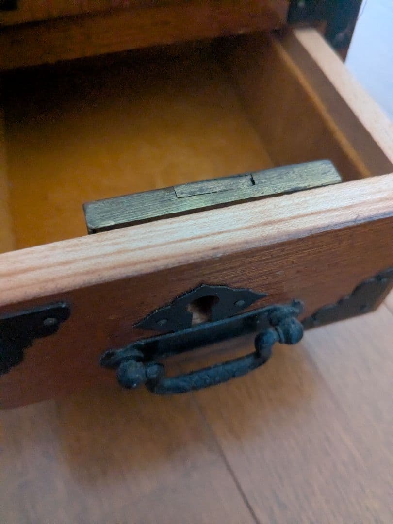 レトロ　天然木製置き物　時計.小引き出し付き