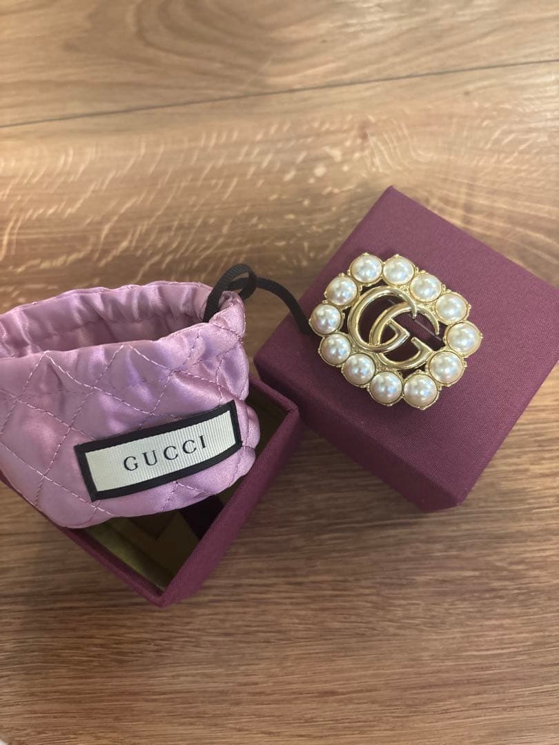 GUCCI GGロゴ パールブローチ