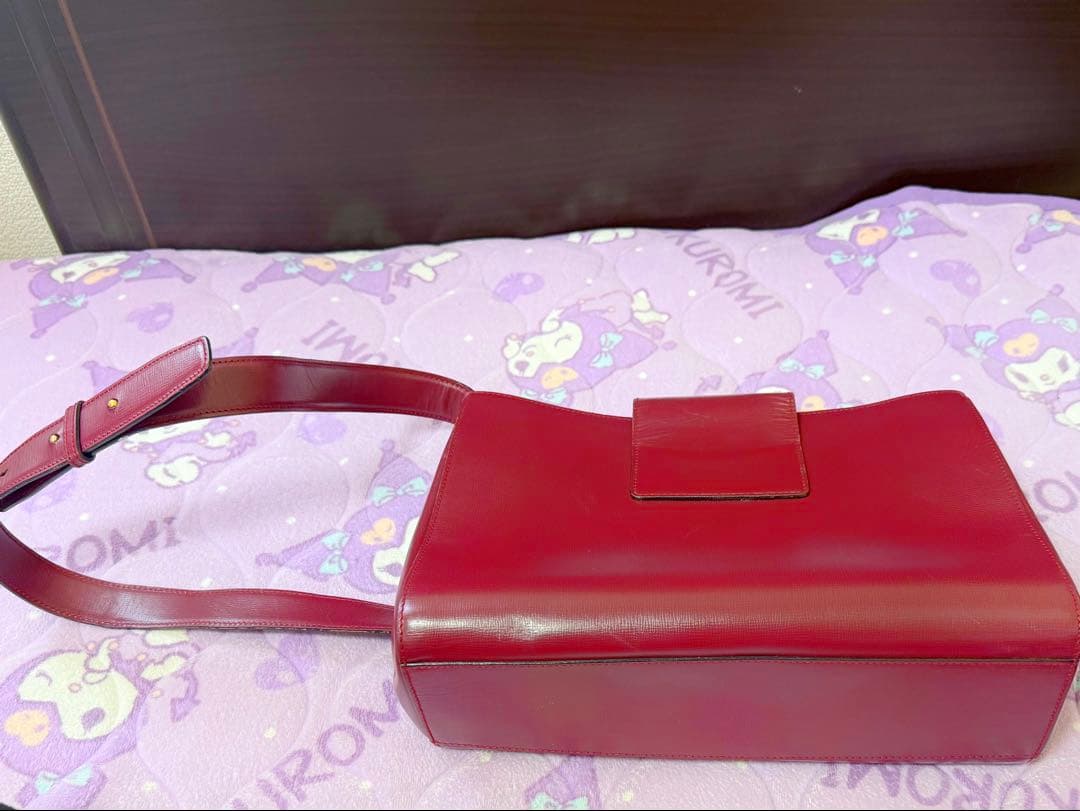 【美品】カルティエショルダーバッグ／ターンロック斜め掛け A4 レザー