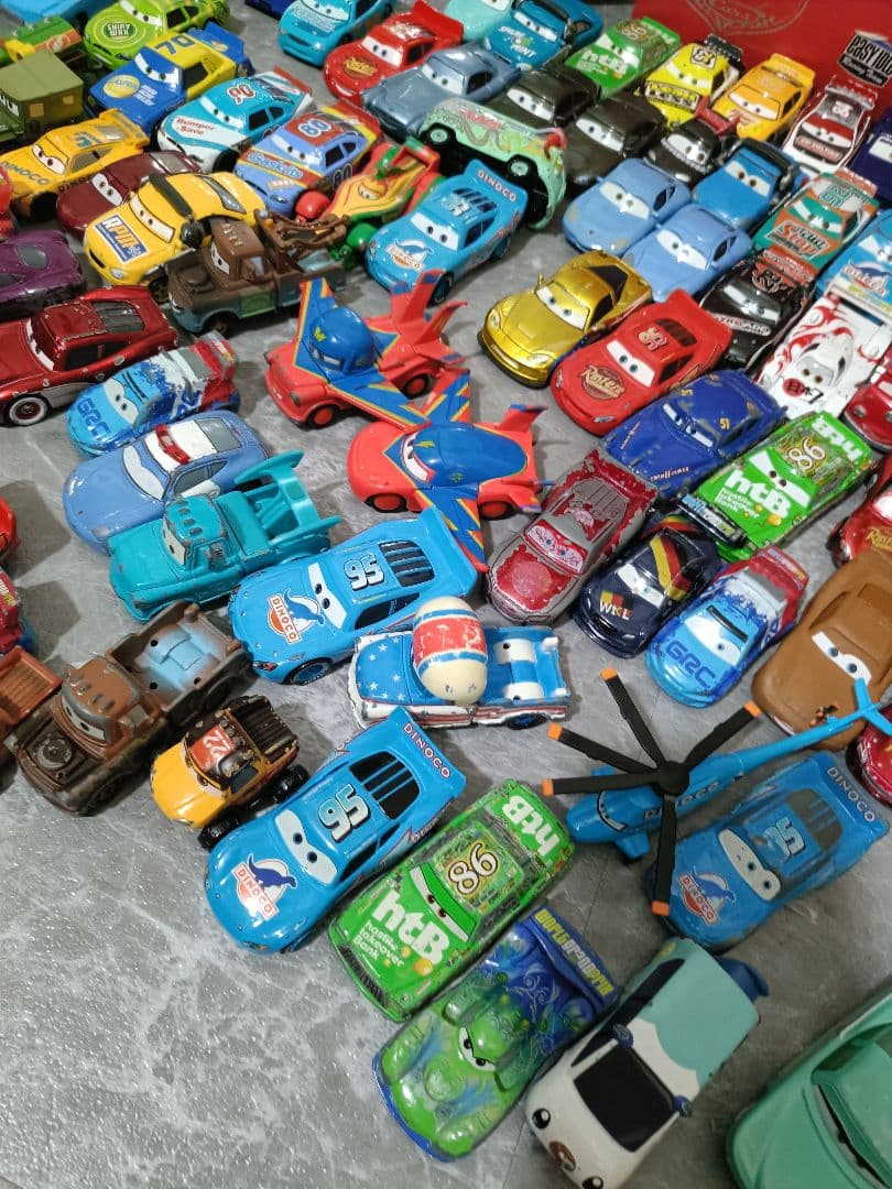 み*る様 カーズ　ミニカー　 ピストンカップセット　トミカ　マテル　カスタムタイ