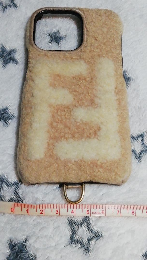 FENDI　フェンディ　ボア　モコモコ　スマホケース　iPhonePro13