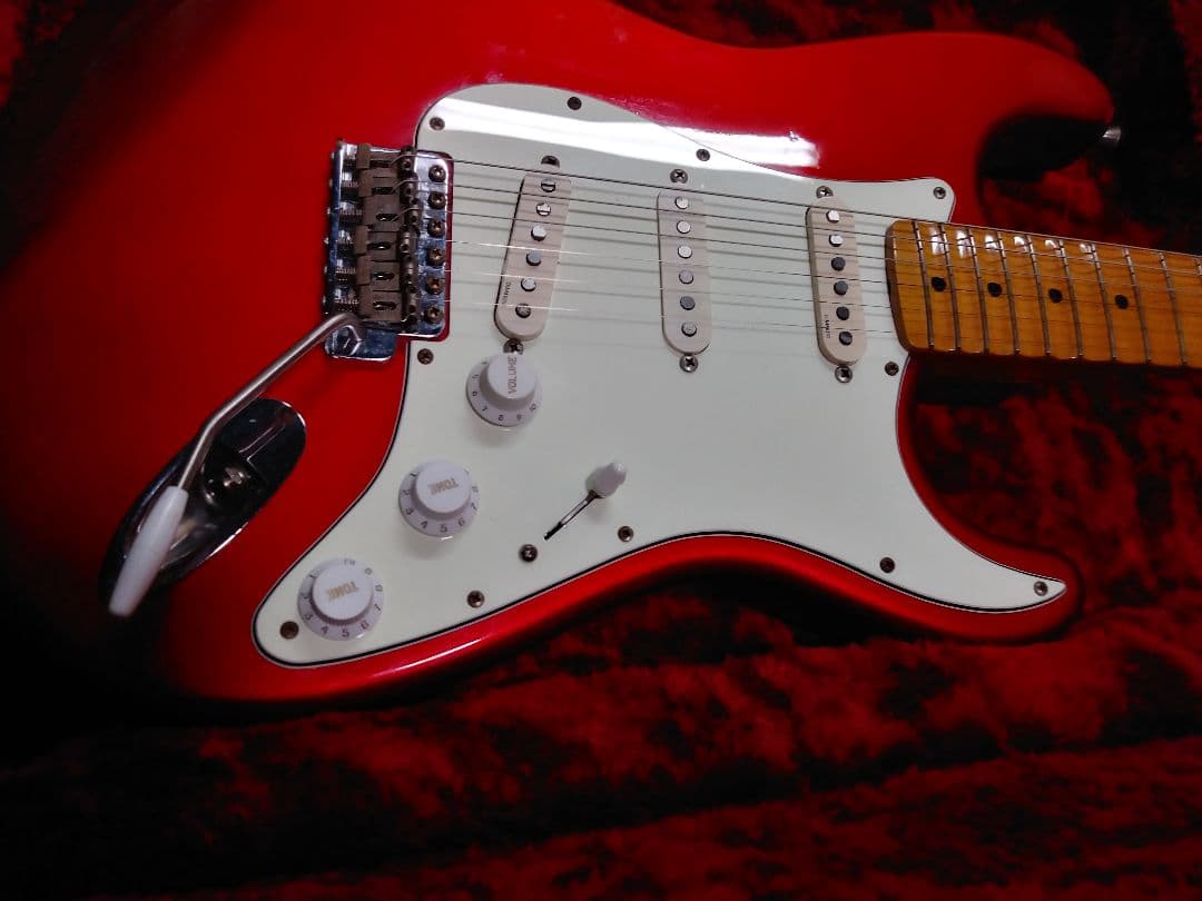 Fender japan　フェンダージャパン　ストラトキャスター　スキャロップ