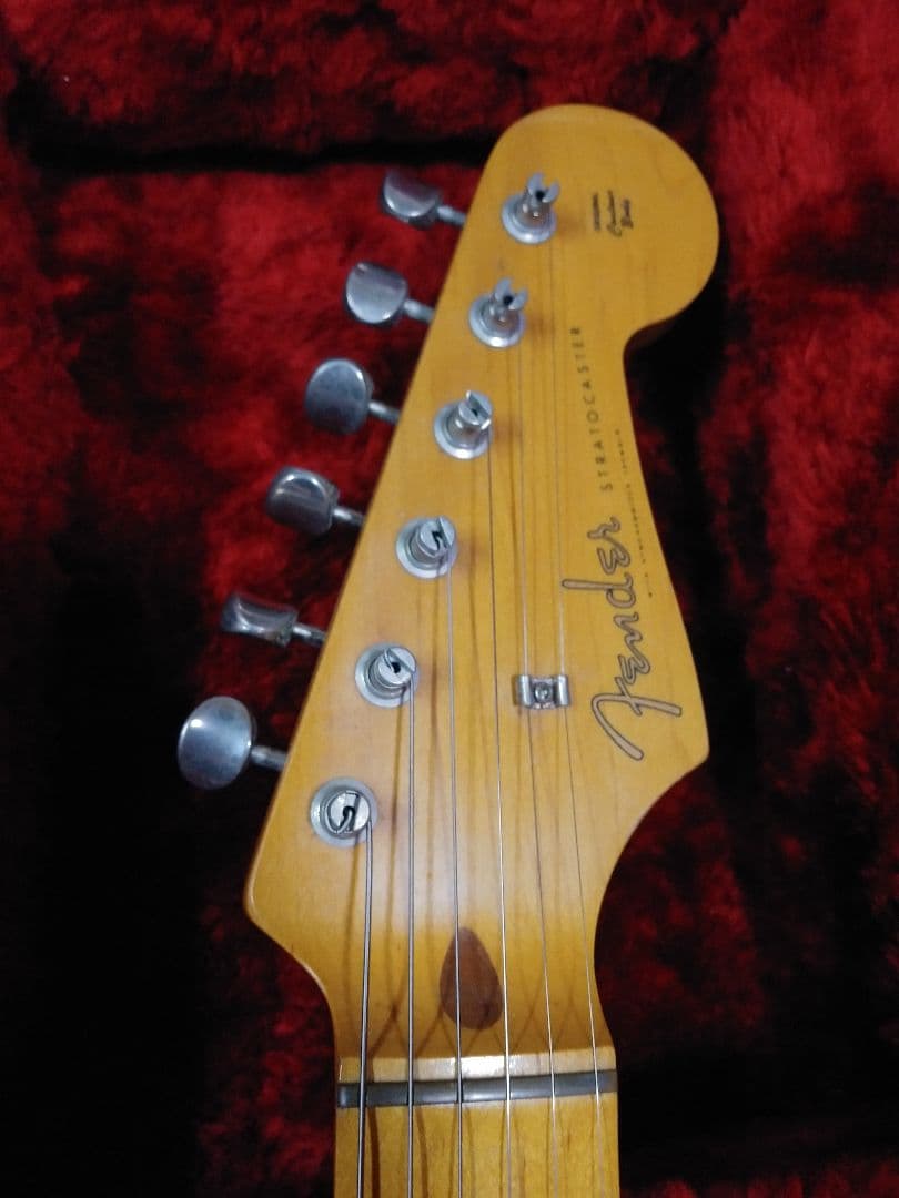 Fender japan　フェンダージャパン　ストラトキャスター　スキャロップ