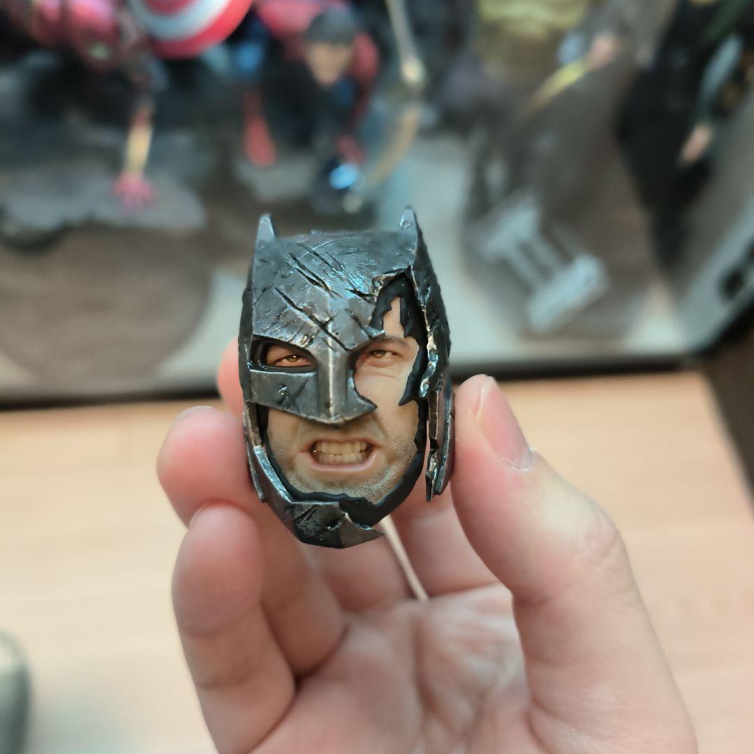 アーマードバットマン 1/6スケール フィギュア　ホットトイズ バトル ダメージ