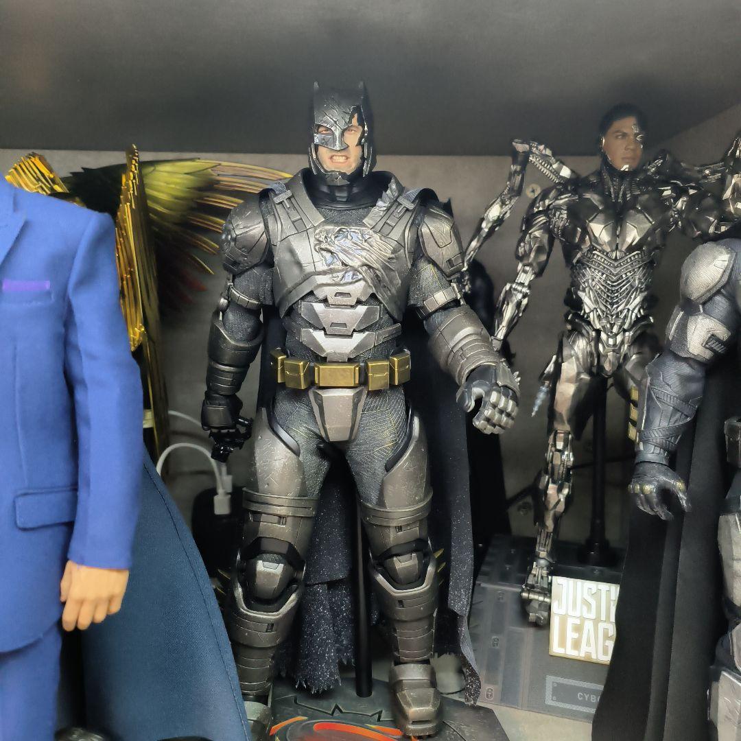 アーマードバットマン 1/6スケール フィギュア　ホットトイズ バトル ダメージ