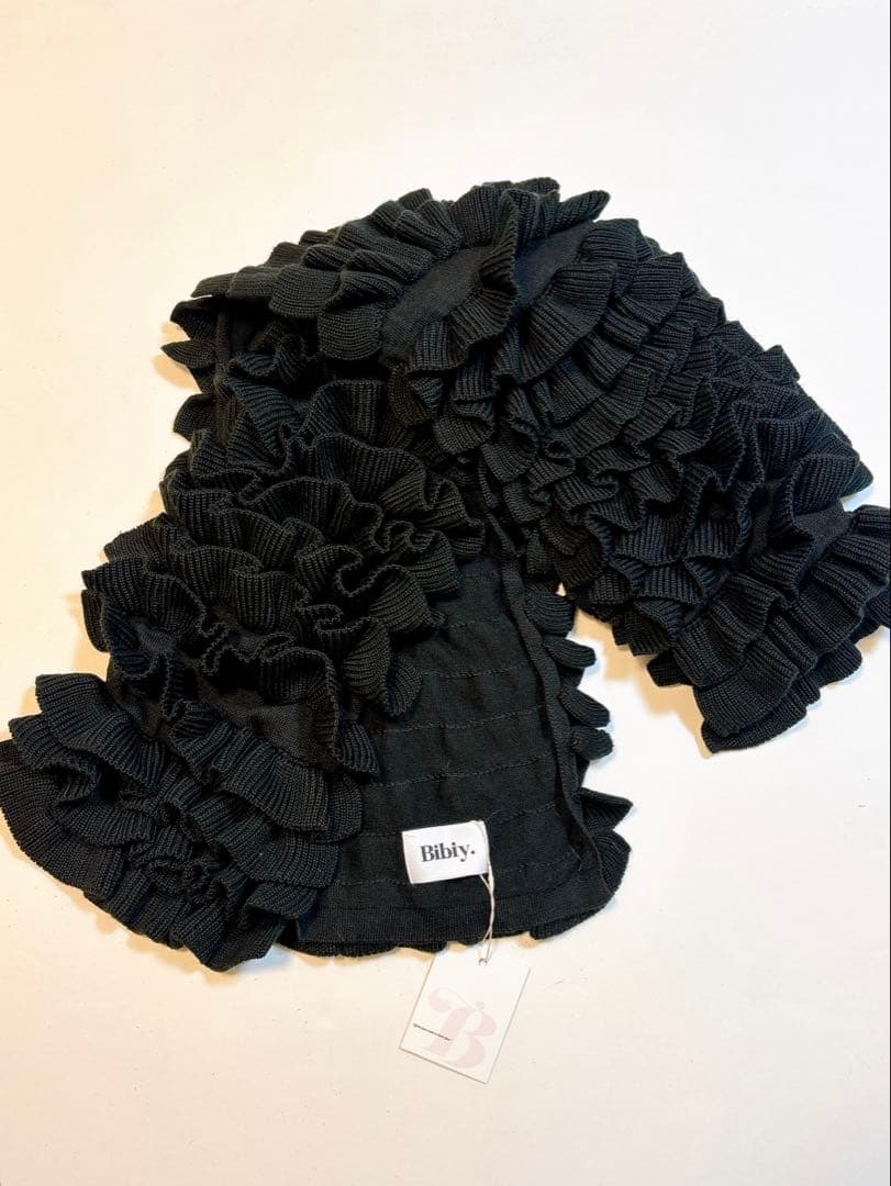 【新品未使用/タグ付き】Bibiy フリルマフラー ブラック