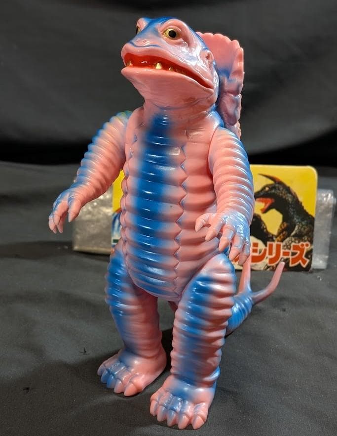 ケムラー「ウルトラマン」登場怪獣（ブルマァク復刻）ヘッダー付ソフビフィギュア