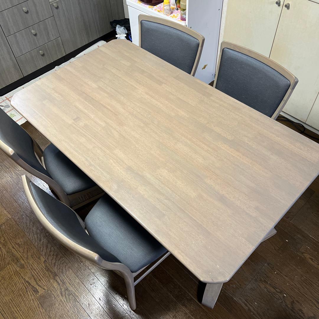 カリモクのChitano ダイニングテーブルと椅子4脚セット