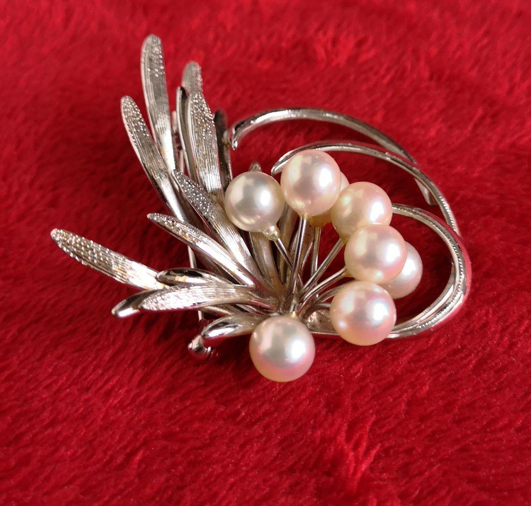 ヴィンテージ シルバー製 ブローチ アコヤ本真珠 8粒装飾 植物モチーフ 447