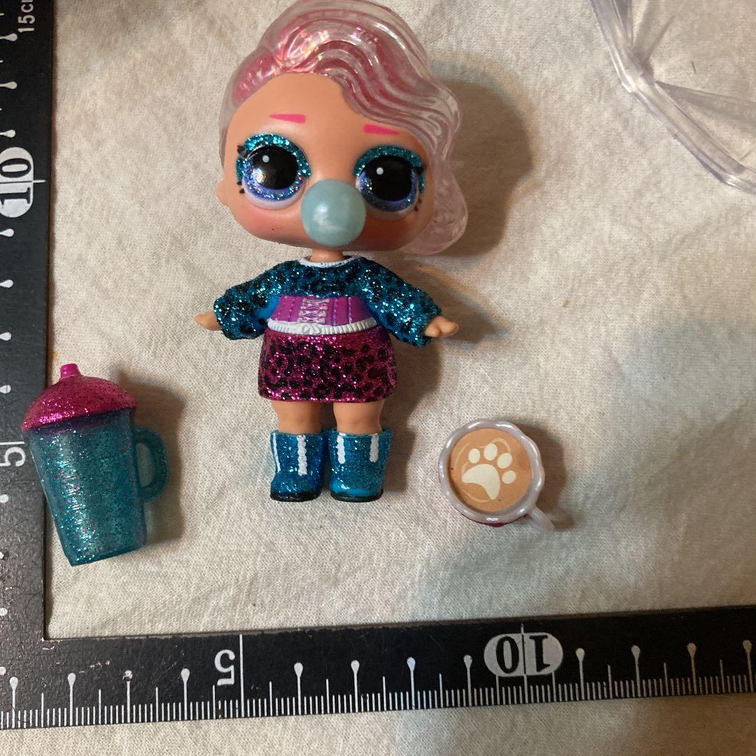 LOL サプライズ　フィギュア　ケース付き